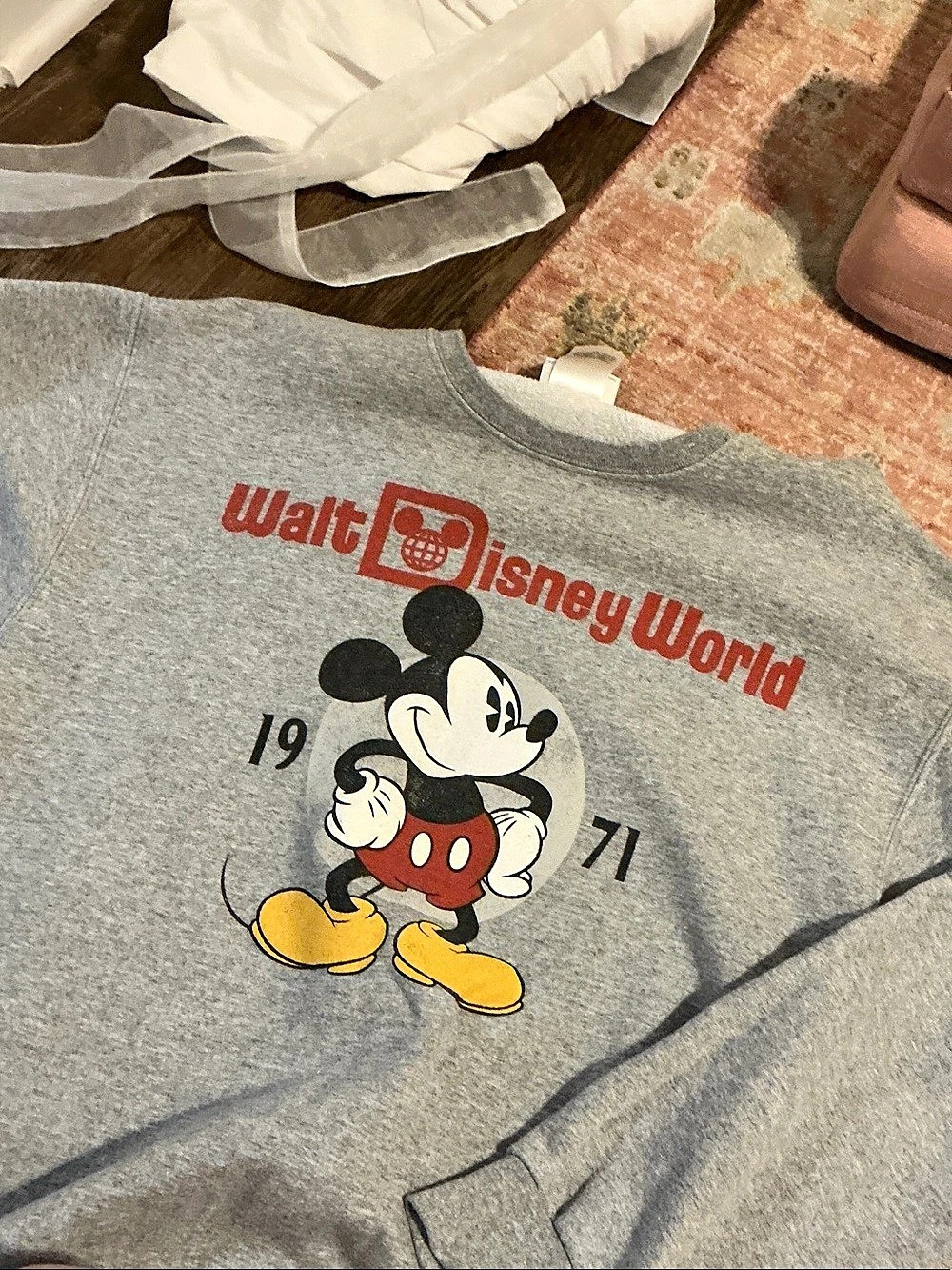 Disney Walt Disney World 1971 Mickey Mouse Gray Crewneck Sweatshirt Medium
